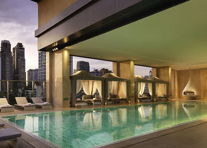 Oriental Hotel 5*